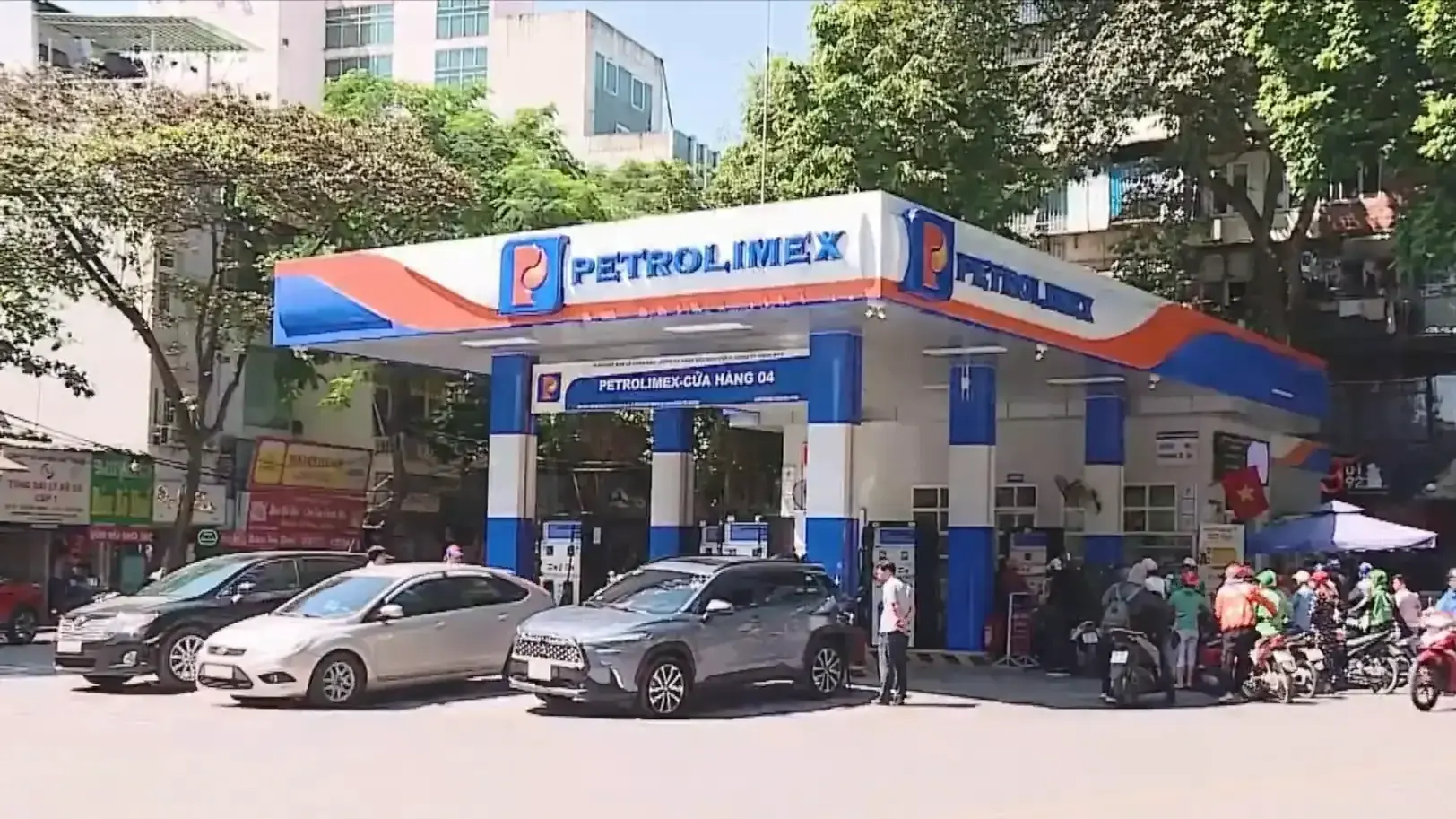 Giá xăng dự báo giảm mạnh